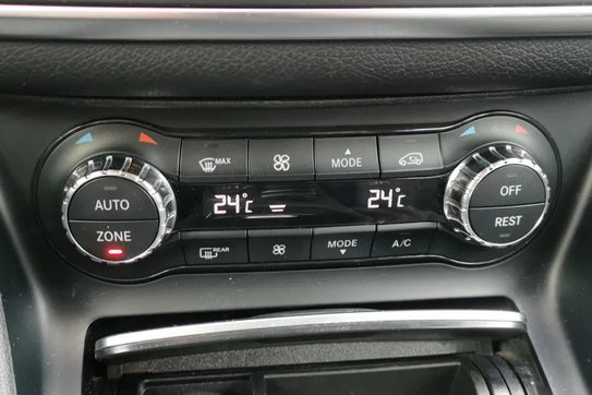 Mercedes GLA 180 7G-DCT Style