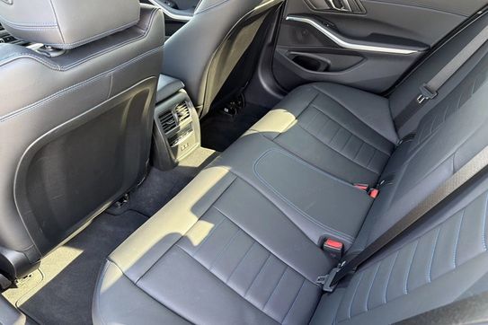 BMW Seria 3 330i xDrive M Sport