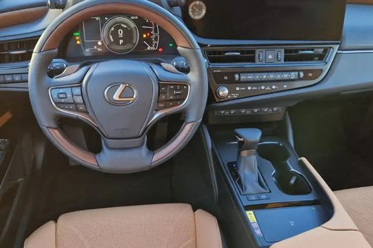 Lexus ES 300h Omotenashi