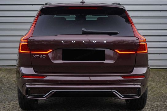 Volvo XC60 B5 AWD Ultra Dark