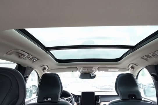Volvo XC60 B5 AWD Ultra Dark