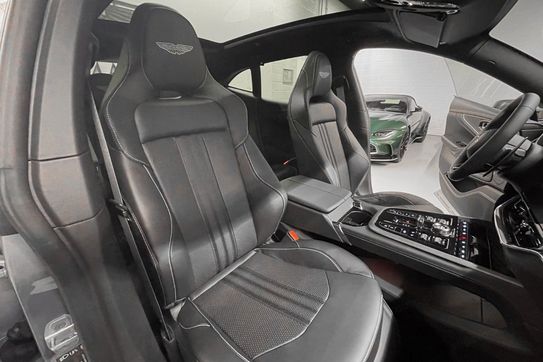 Aston Martin DBX 707