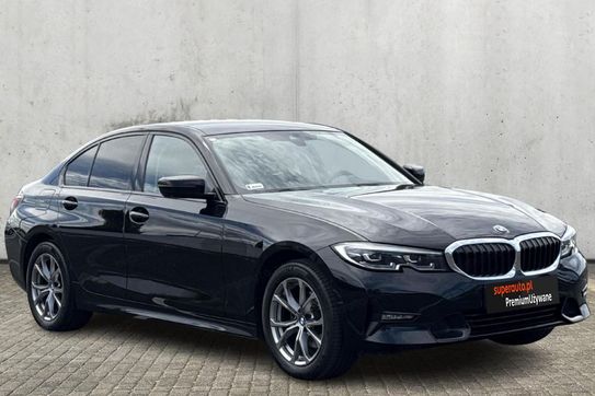 BMW Seria 3 320i xDrive Advantage