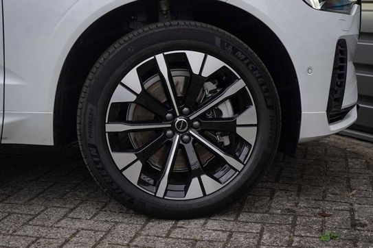 Volvo XC60 B5 AWD Ultra Dark