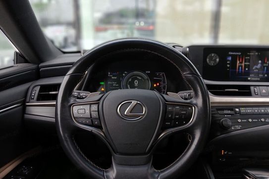 Lexus ES 300h Business Edition