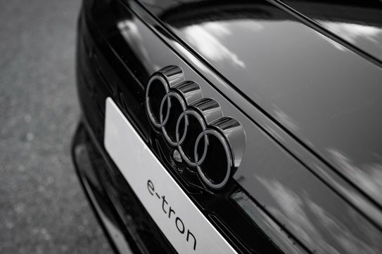 Audi A6 E-tron quattro Avant S line