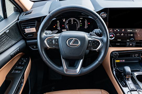 Lexus NX 450h+ Omotenashi AWD