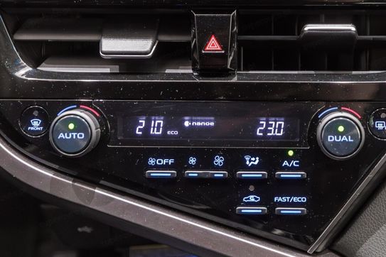 Toyota Camry 2.5 Hybrid Executive CVT