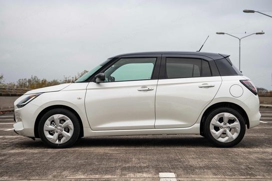Suzuki Swift Premium Plus 1.2 Dualjet SHVS
