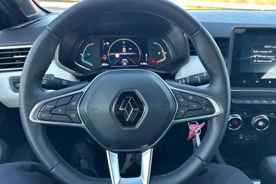Renault Clio Limited 1.6 E-Tech Hybrid AT