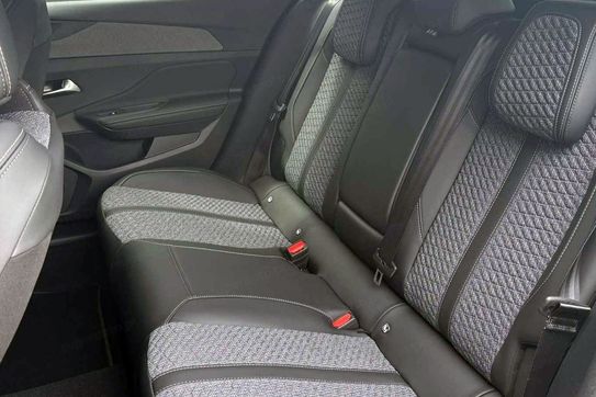 Peugeot 408 Allure S&S e-DCS6 1.2 PureTech mHEV