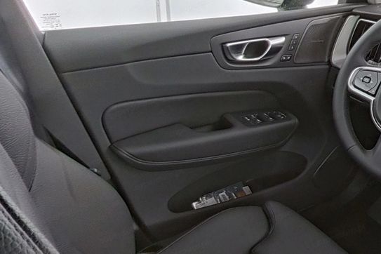 Volvo XC60 B5 B AWD Ultra Dark