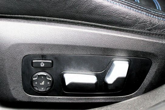 BMW Seria 3 330e sport-aut