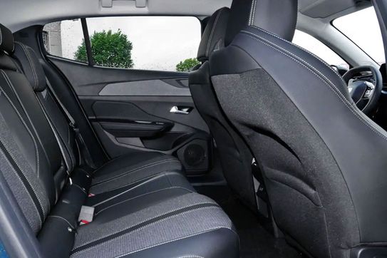 Peugeot 408 Business 1.2 mHEV e-DSC6