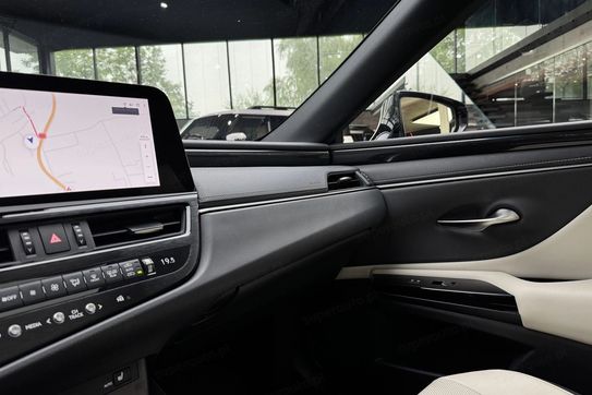 Lexus ES 300h Business Edition