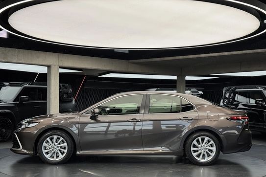 Toyota Camry 2.5 Hybrid Comfort CVT