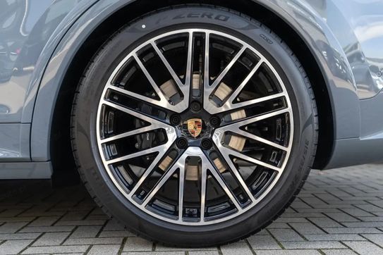 Porsche Cayenne Coupe E-Hybrid Black Edition