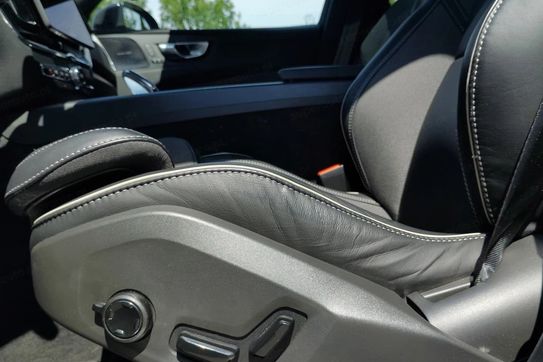 Volvo XC60 T8 Plug-In Hybrid AWD Ultra Black Edition aut