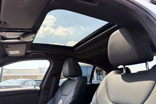 BMW Seria 3 330i xDrive M Sport