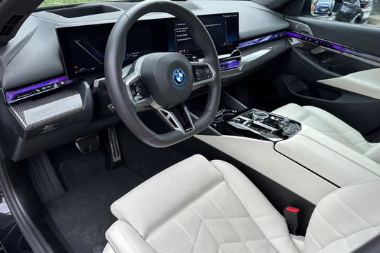 BMW Seria 5 Touring 550e xDrive M Sport