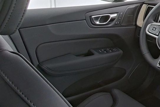 Volvo XC60 B5 B AWD Plus Dark aut