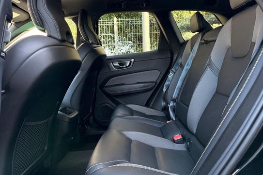 Volvo XC60 B4 D AWD Plus Dark\