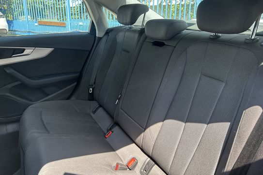 Audi A4 35 TFSI Advanced