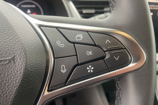 Renault Captur Techno 1.6 E-Tech Hybrid AT