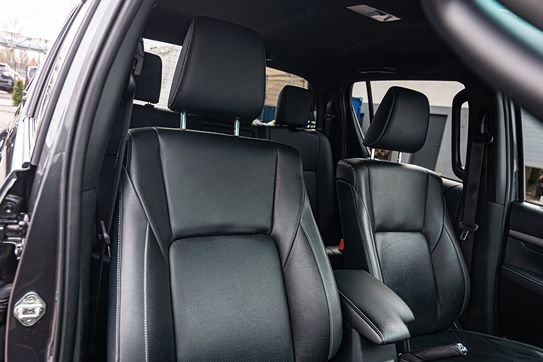 Toyota HiLux Double Cab Invincible 4x4  AT