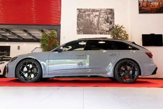 Audi A6 RS6 TFSI quattro Performance