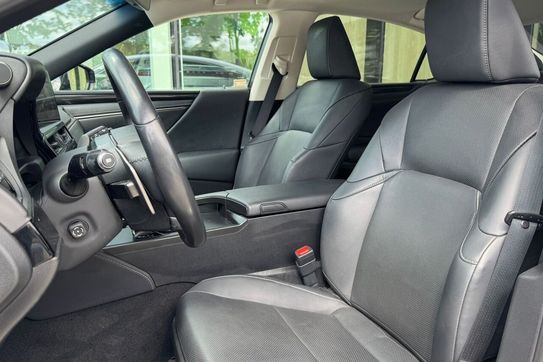 Lexus ES 300h Business Edition