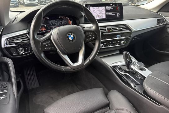 BMW Seria 5 520i mHEV