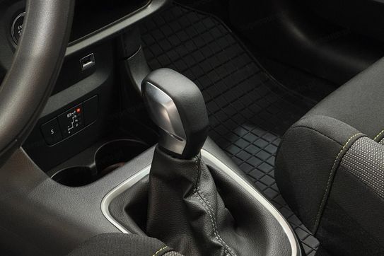 Citroen C3 1.2 PureTech Shine EAT6