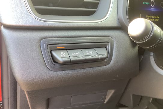 Renault Captur Techno 1.8 E-Tech Full Hybrid AT