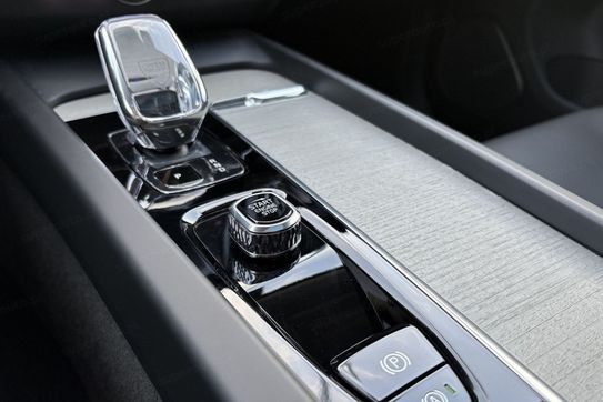 Volvo XC60 T6 Plug-In Hybrid AWD Plus Dark aut