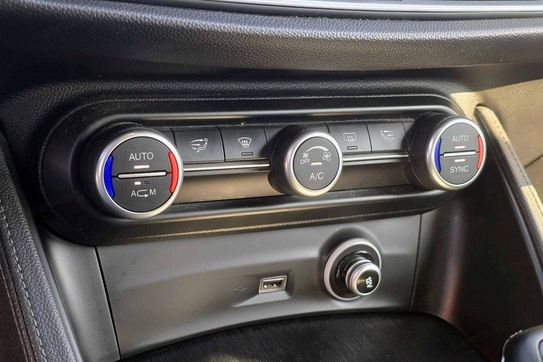 Alfa Romeo Stelvio Turbo Business Q4