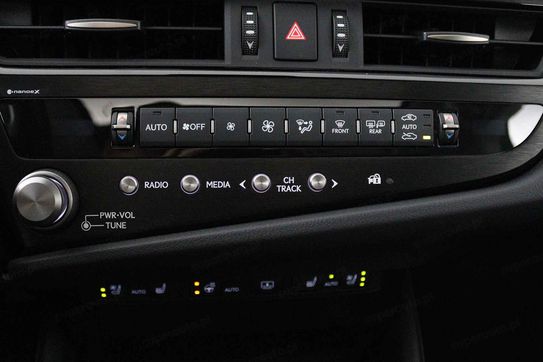 Lexus ES 300h Prestige