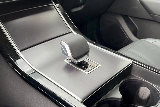 Land Rover Range Rover Velar D300 Dynamic SE