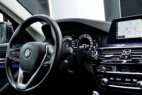 BMW Seria 5 530e xDrive Luxury Line