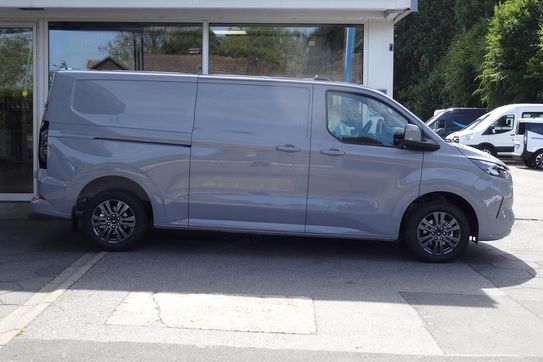 Ford Transit Custom 320 L2H1 Limited A8