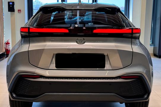 Toyota C-HR Style 2.0 Hybrid Dynamic Force Plug-in