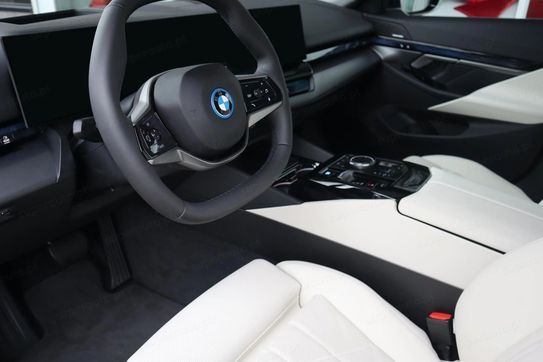 BMW i5 eDrive40