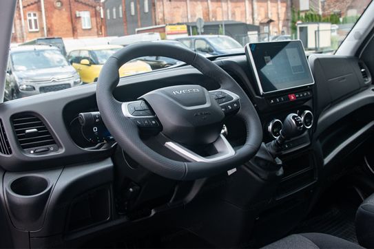 Iveco Daily 35S18 Kontener 8EP + Winda