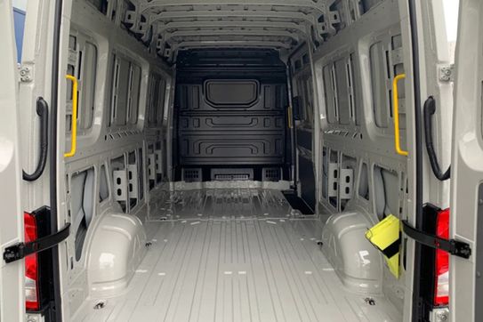 Volkswagen Crafter L4H3 aut