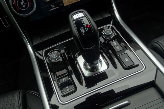 Jaguar XE 2.0 D200 AWD R-Dynamic Black