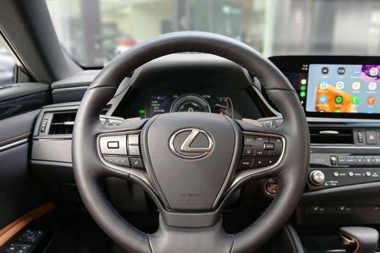 Lexus ES 300h Business Edition