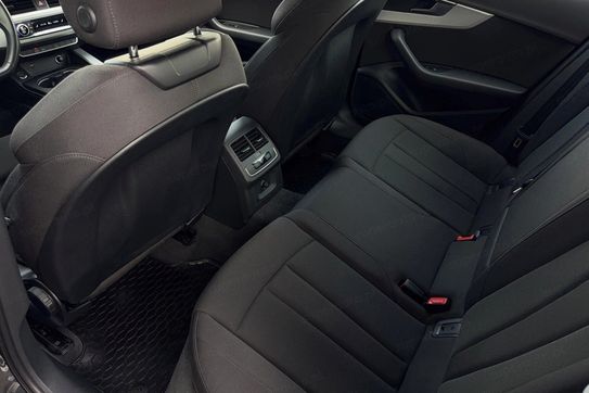 Audi A4 35 TFSI S Line