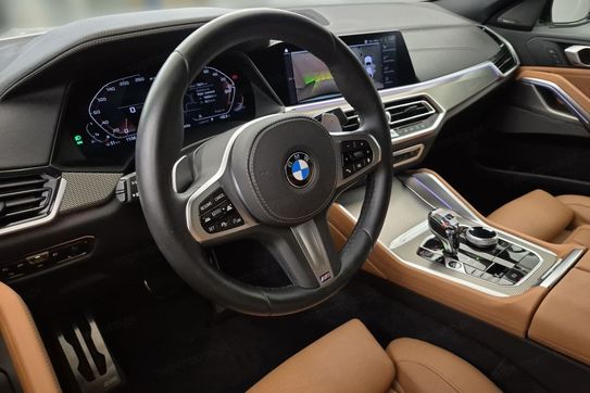 BMW X6 M50i