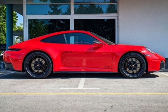 Porsche 911 Carrera 4 GTS