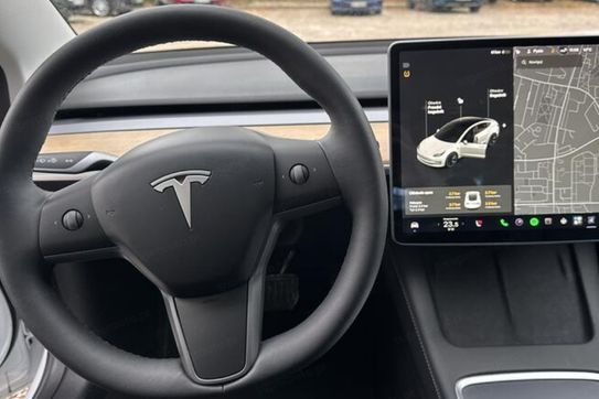 Tesla Model 3 RWD